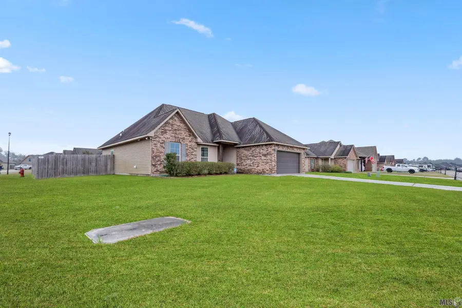 26528 Evangeline Trace Blvd, Denham Springs, LA 70726 - Image #2