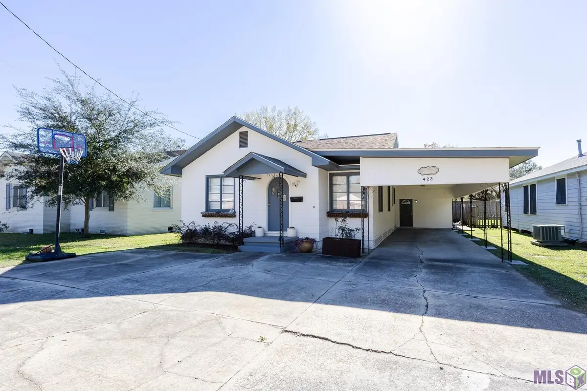 423 Avenue E, Port Allen, LA 70767 - Image #1