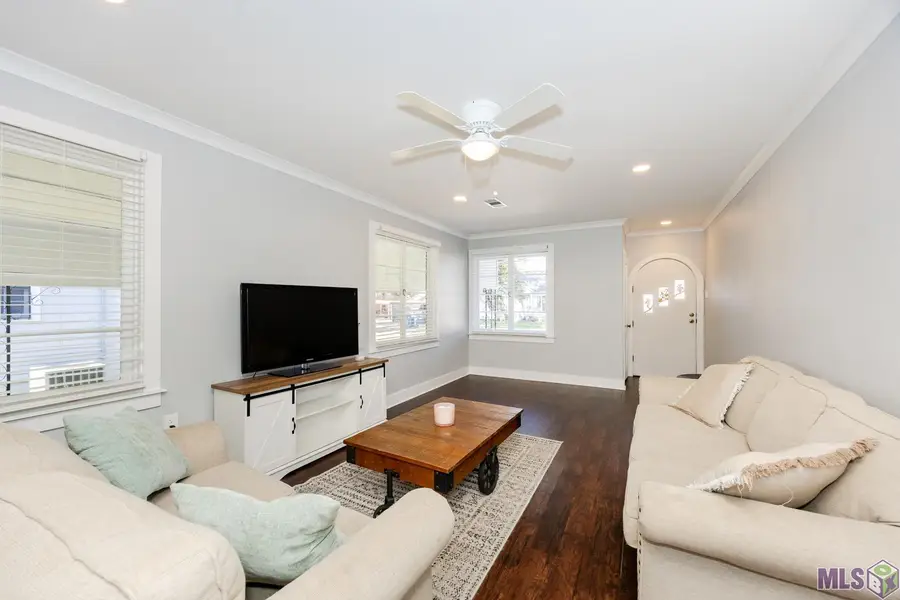 423 Avenue E, Port Allen, LA 70767 - Image #2