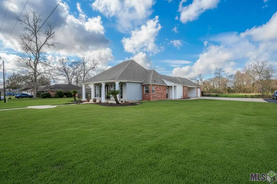 818 Bohne Rd, Port Allen, LA 70767 - Image #2