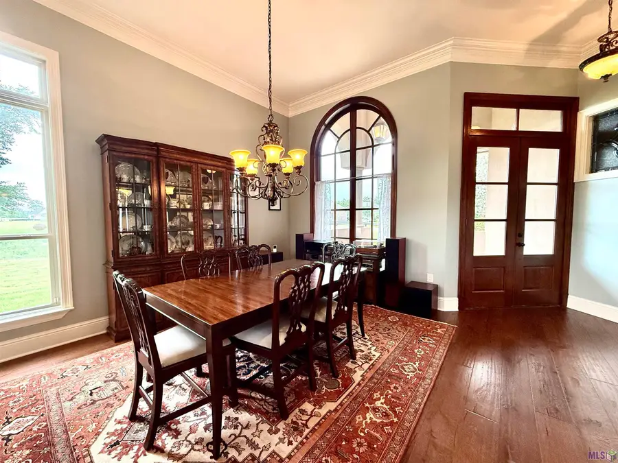 9528 Sawgrass Dr, Denham Springs, LA 70726 - Image #2