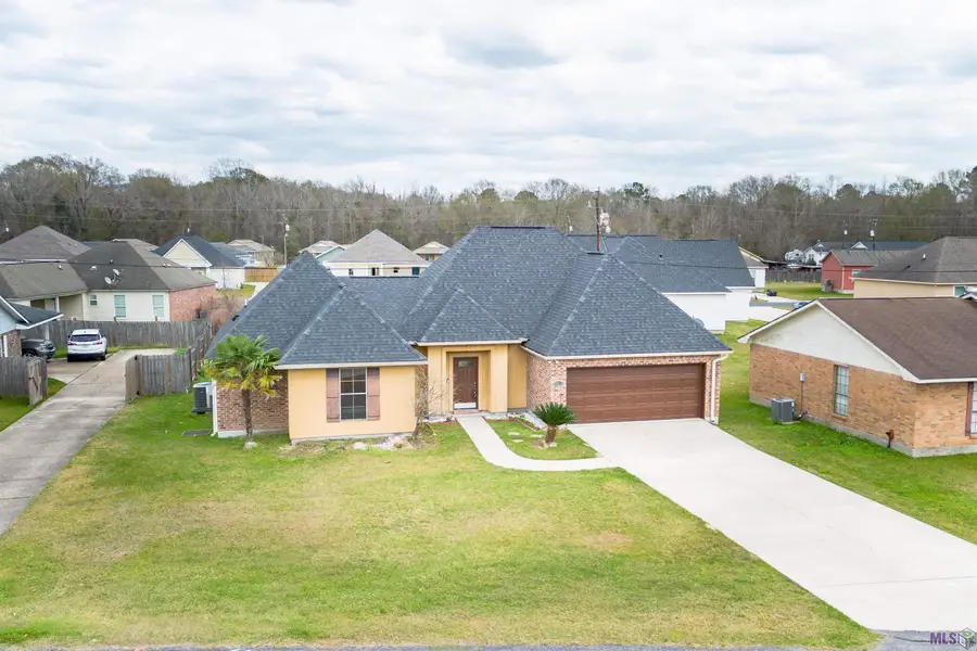 18036 Judith Dr, Zachary, LA 70791 - Image #2