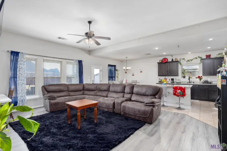 23196 Arcwood Dr, Denham Springs, LA 70726 - Image #2