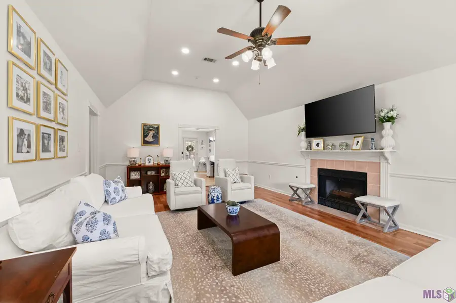 18544 Lake Iris Ave, Baton Rouge, LA 70817 - Image #2