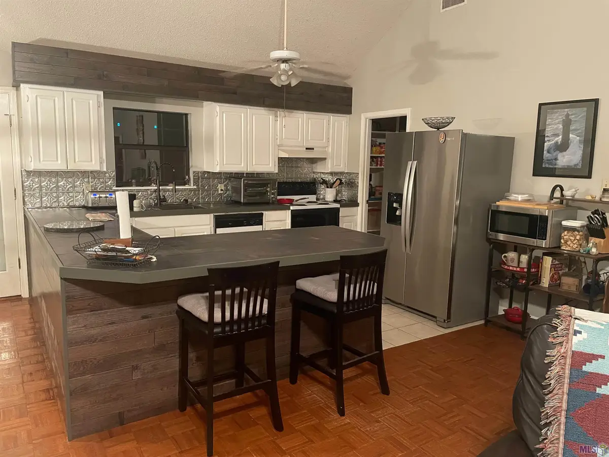 31400 River Pines Dr, Springfield, LA 70462 - Image #1