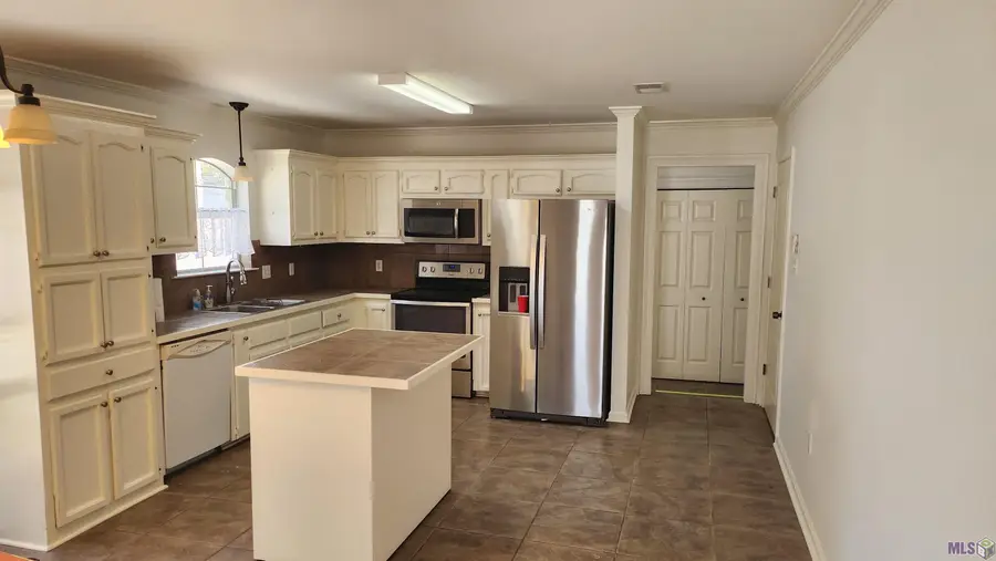 13417 Meadow Crossing Dr, Walker, LA 70785 - Image #3