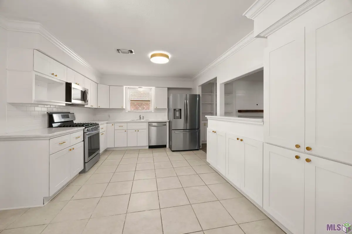 9521 Rustling Oaks Dr, Baton Rouge, LA 70818 - Image #1