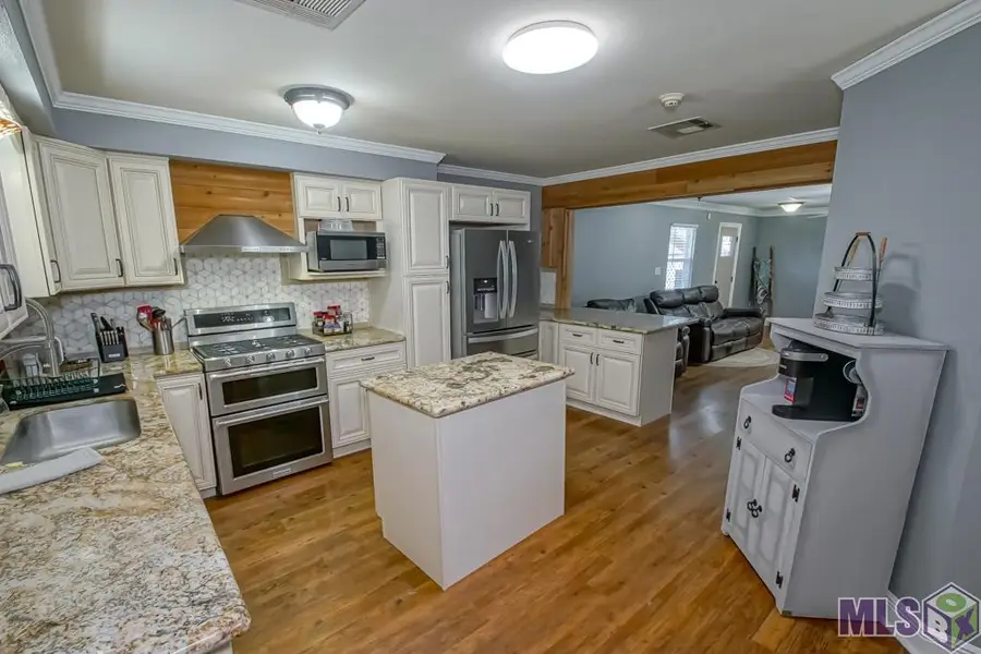 751 Lakeview Dr, Denham Springs, LA 70726 - Image #2
