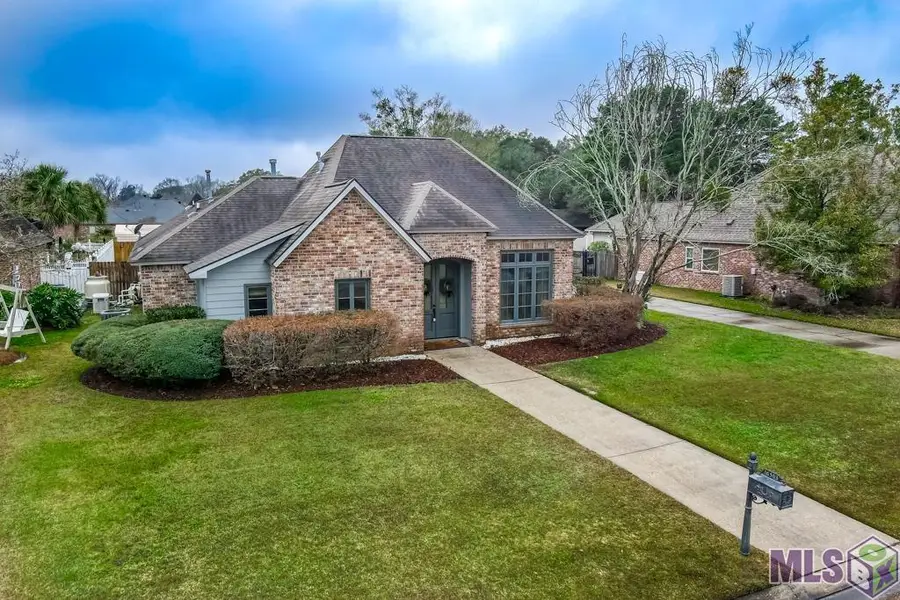 16503 E Spanish Oaks Ct, Prairieville, LA 70769 - Image #3