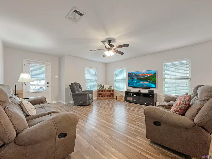 22839 Cabo Ln, Denham Springs, LA 70726 - Image #2