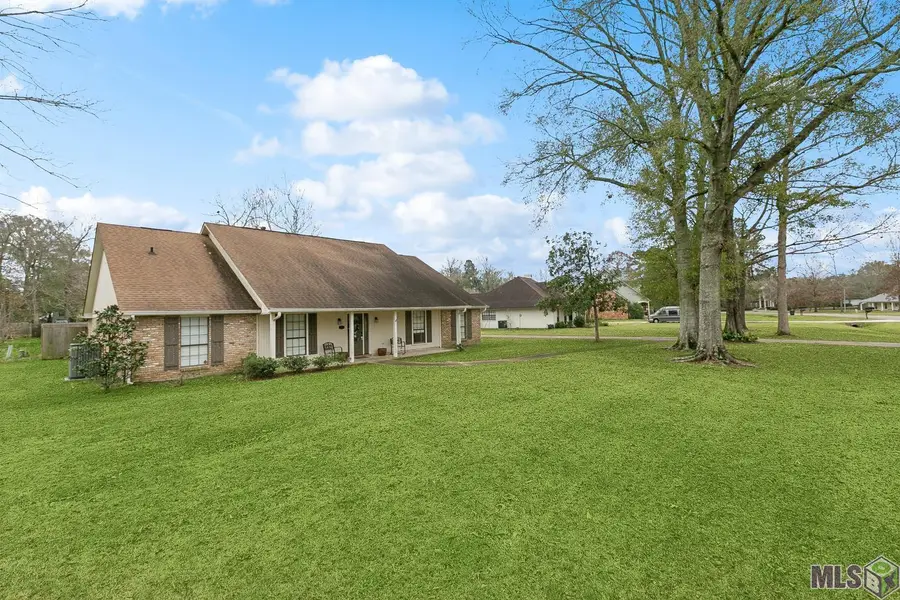 1037 Crossbow Dr, Baton Rouge, LA 70816 - Image #2