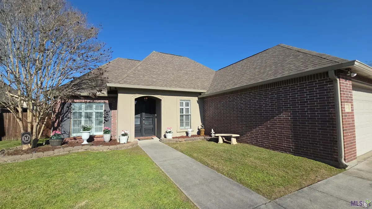 11485 Meadowview Dr, Denham Springs, LA 70726 - #1