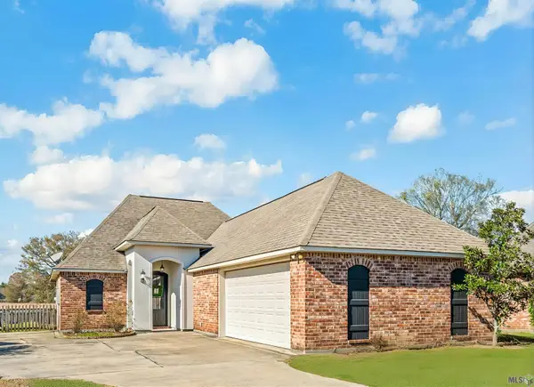 31067 Autumn Lake Dr, Walker, LA 70785