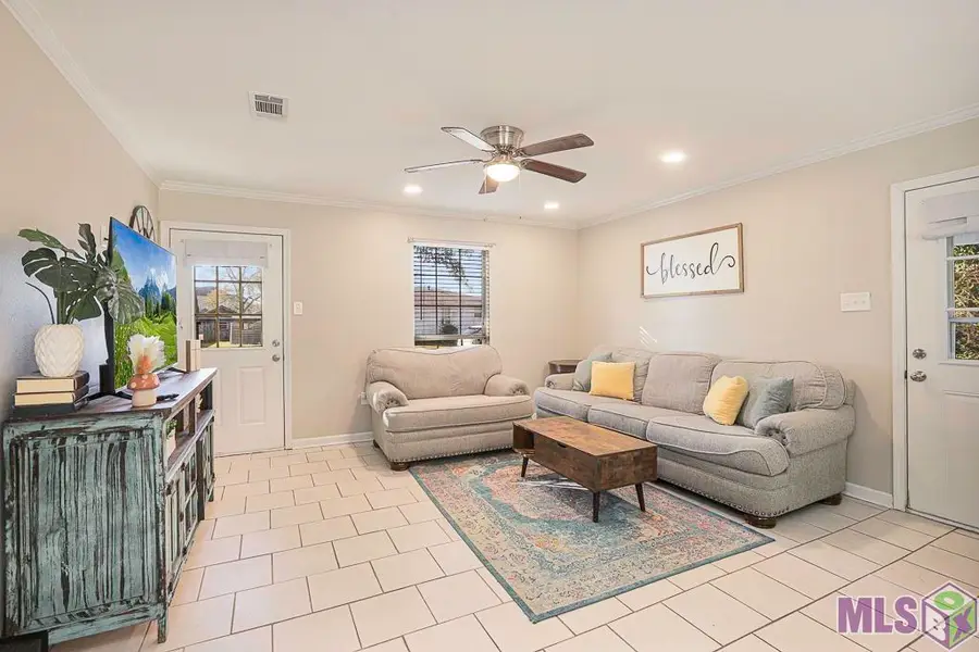 308 E Jeff St, Gonzales, LA 70737 - #2