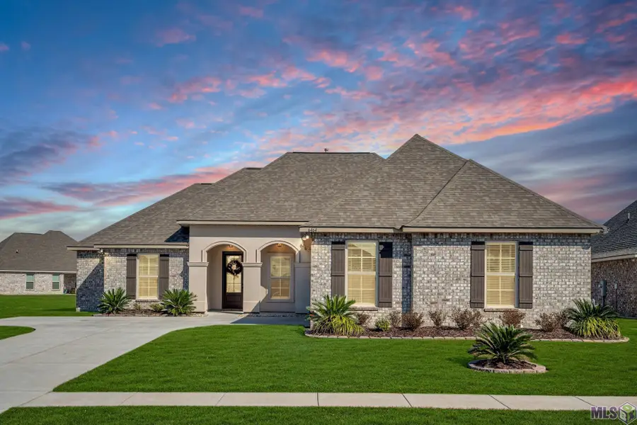 6464 Soaring Dr, Gonzales, LA 70737 - #2
