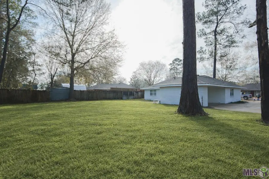 9087 Shadow Bluff Ave, Denham Springs, LA 70706 - Image #3