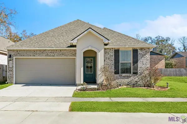 6527 Tiger Pointe Dr, Saint George, LA 70817