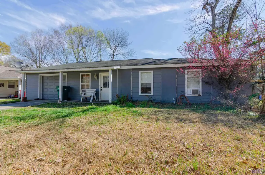 30700 Country Club Ln, Denham Springs, LA 70726 - #2