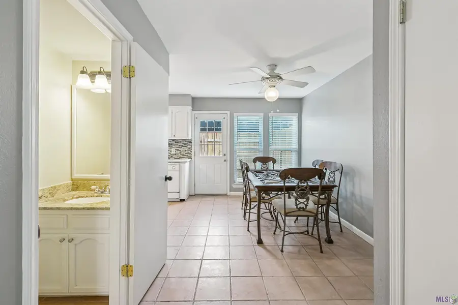 12817 Country Ridge Ave, Baton Rouge, LA 70816 - #3