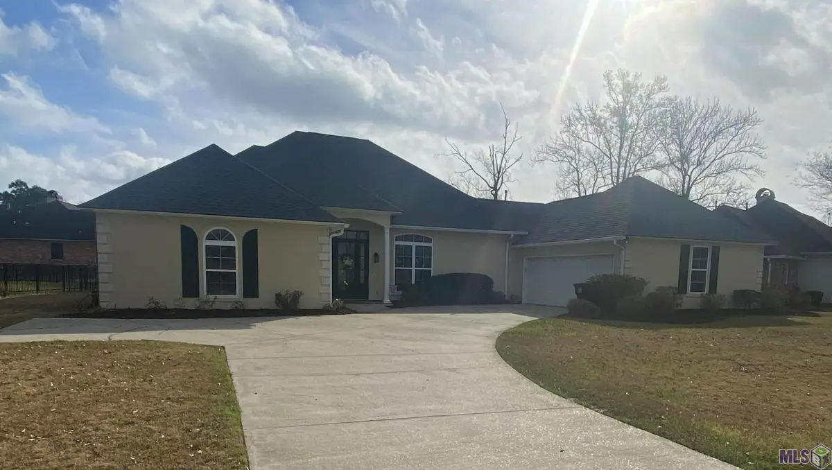 6013 Riverbend Lakes Dr, Baton Rouge, LA 70820 - #1