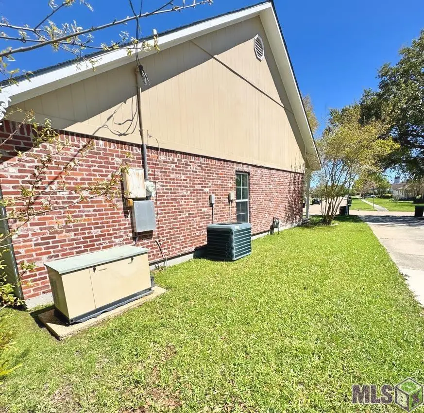 4110 Country Glen Dr, Baton Rouge, LA 70816 - #3