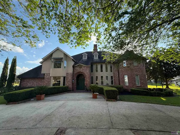 24010 Sherwood Dr, Plaquemine, LA 70764