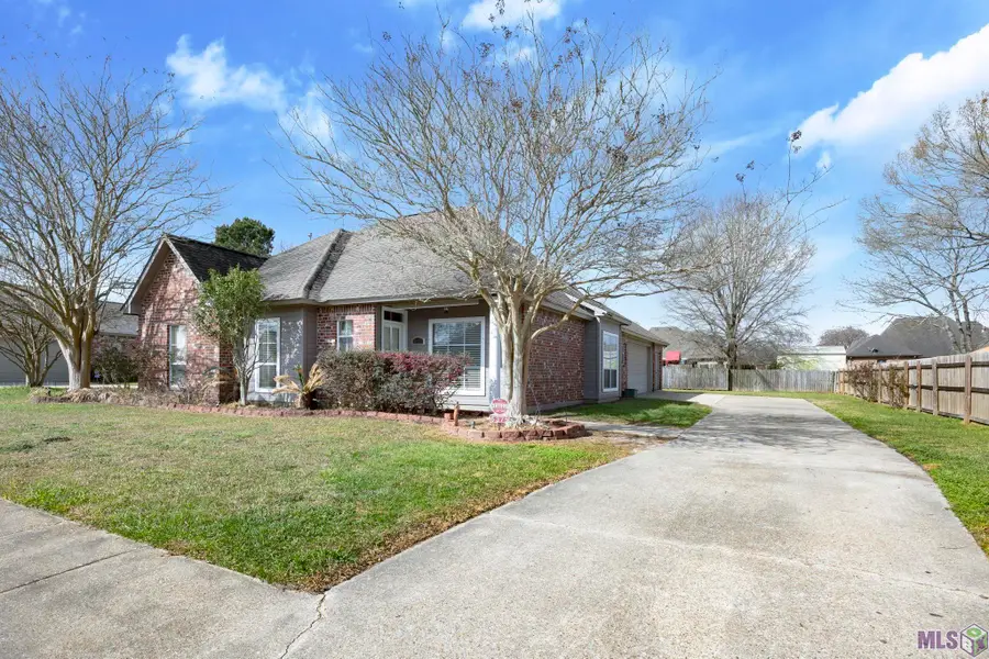 6375 Woodside Dr, Zachary, LA 70791 - #2