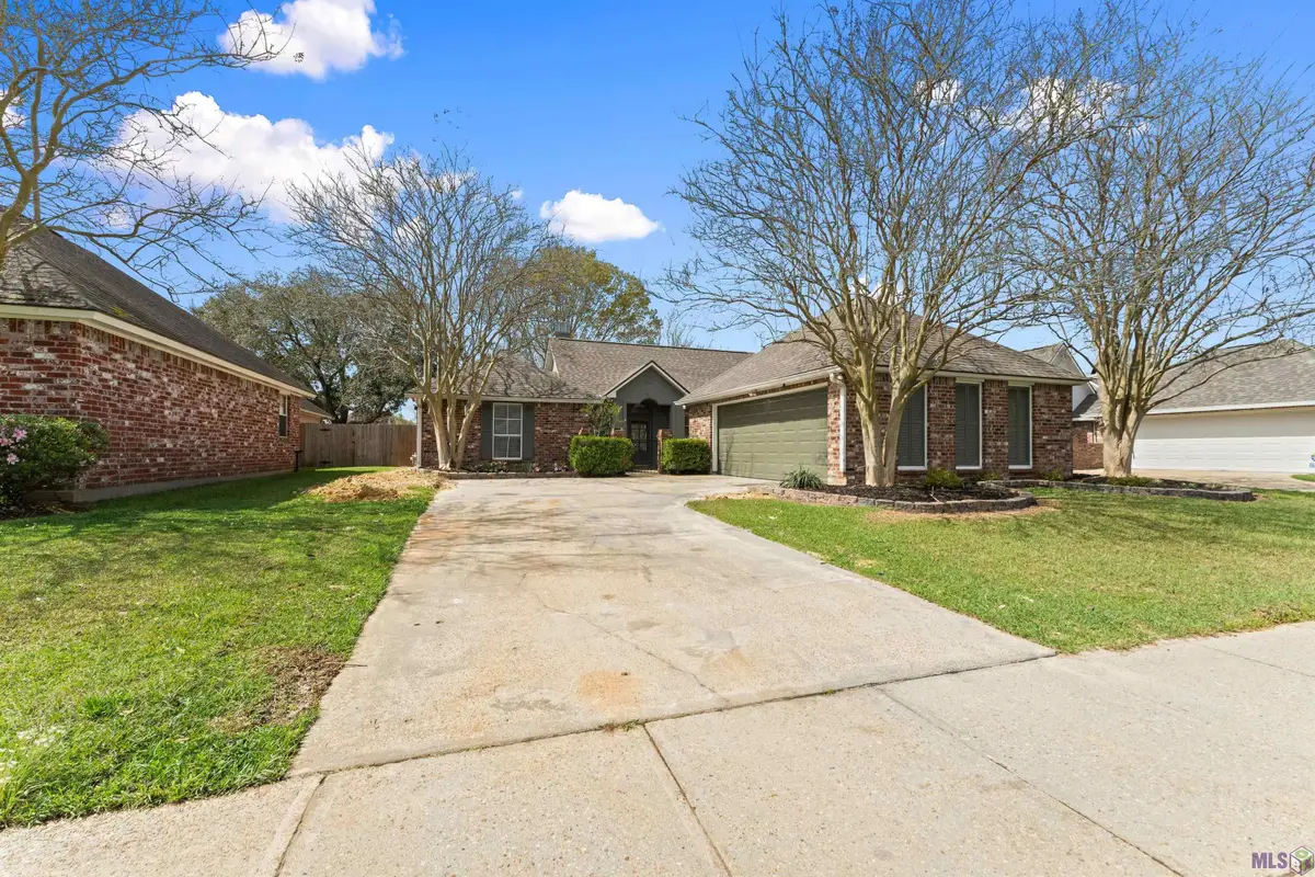 3988 Meadow Ridge Dr, Baton Rouge, LA 70817 - #1
