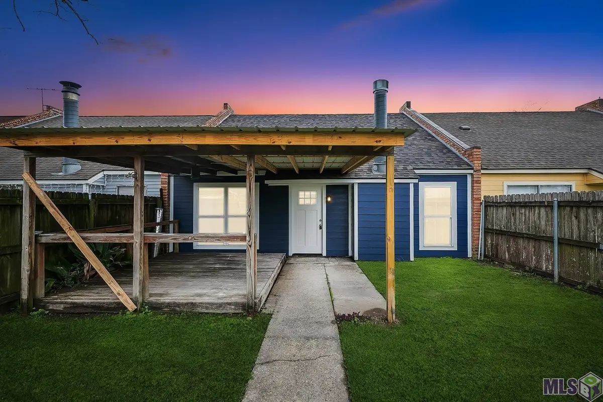 8724 Pecan Tree Dr, Baton Rouge, LA 70810 - #1