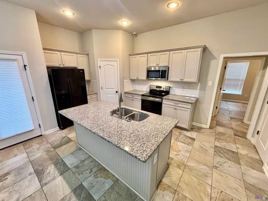 32451 Curtis Cove Ln, Denham Springs, LA 70706 - #3