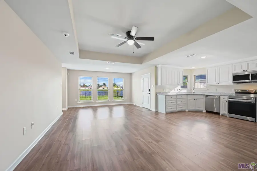 1280 Meadow Crossing Dr, Gonzales, LA 70737 - #2