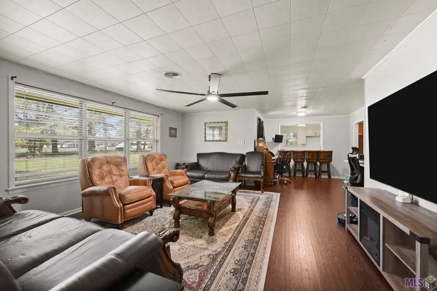 907 E Bayou Narcisse St, Gonzales, LA 70737 - #3