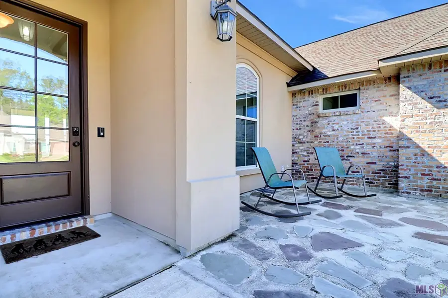 8786 Greenleaves Dr, Denham Springs, LA 70726 - #3