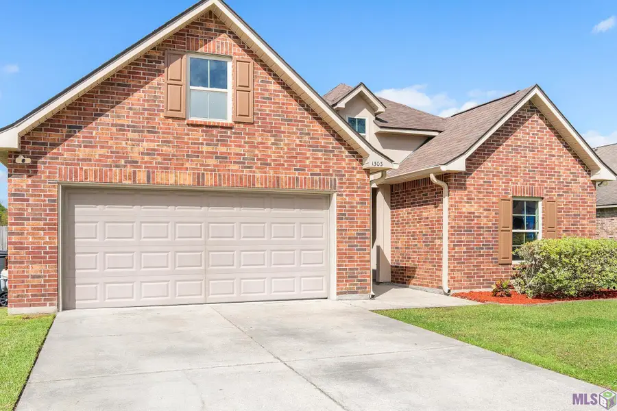 1303 S Sanctuary Ave, Gonzales, LA 70737 - #3