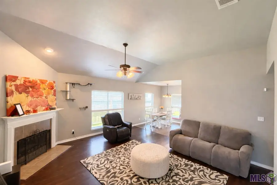 23592 Country Manor Ave, Denham Springs, LA 70726 - #3