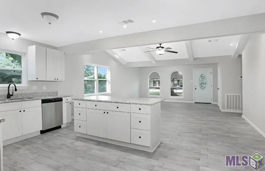 26148 Fallen Oaks Dr, Denham Springs, LA 70726 - #2