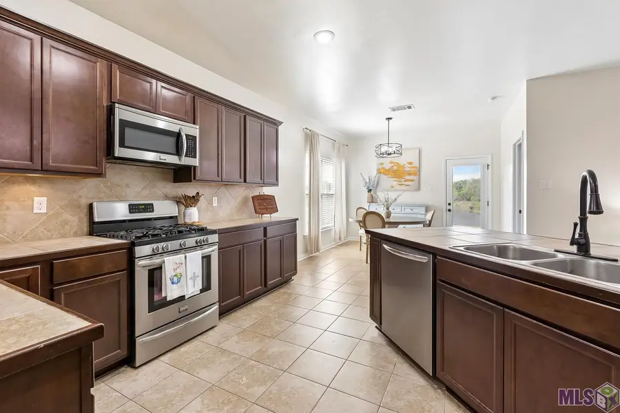 42462 Harborstone Ave, Prairieville, LA 70769 - #2