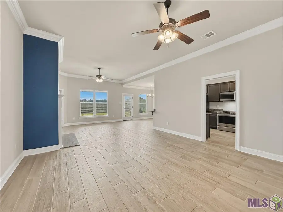 8880 Providence Dr, Denham Springs, LA 70726 - #2