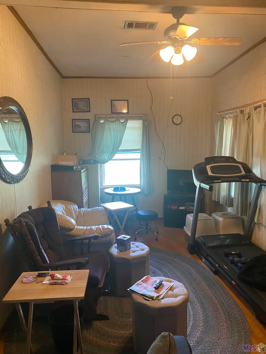 515 W Main St, Gonzales, LA 70737 - #2