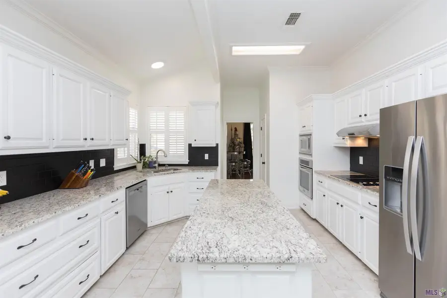6022 Grand Coteau Dr, Baton Rouge, LA 70817 - #2