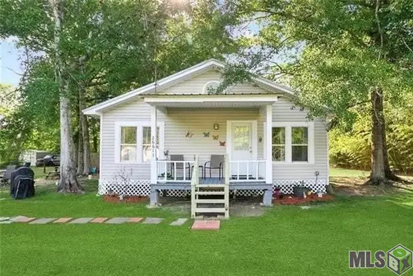 26611 Deer Ln, Holden, LA 70744