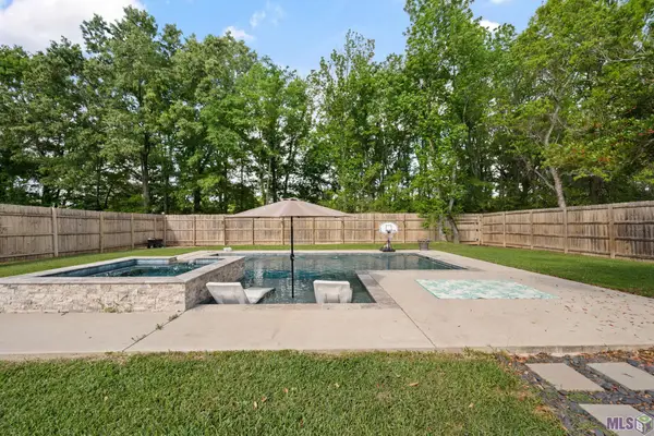 16319 Winding Ridge Ave, Prairieville, LA 70769