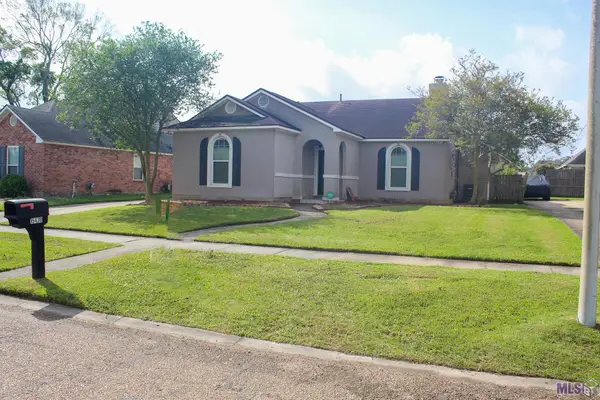 15430 Woodlore Dr, Baton Rouge, LA 70816