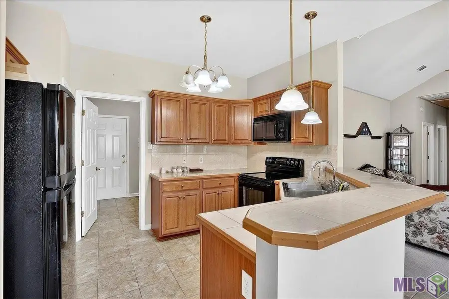 13435 Orleans Dr, Gonzales, LA 70737 - #2