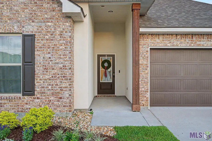 6492 Island Edge Dr, Gonzales, LA 70737 - #2