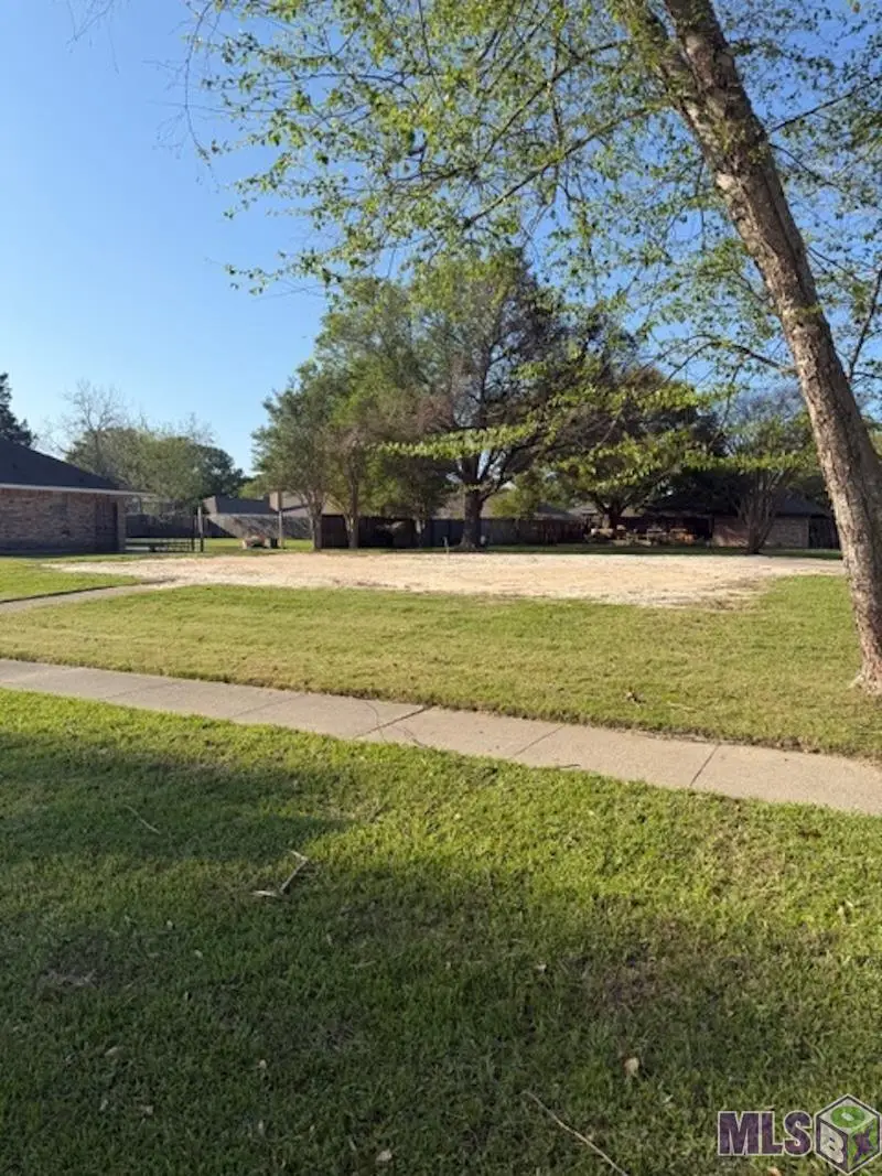 12635 Parkmeadow Ave, Baton Rouge, LA 70816 - #1