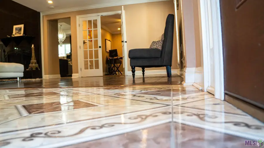 465 Donald Dr, Denham Springs, LA 70726 - #2