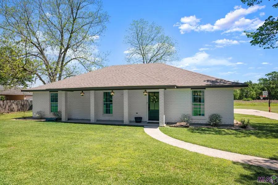 907 Colonial Dr, Port Allen, LA 70767 - #2