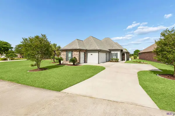 5255 Courtyard Dr, Gonzales, LA 70737