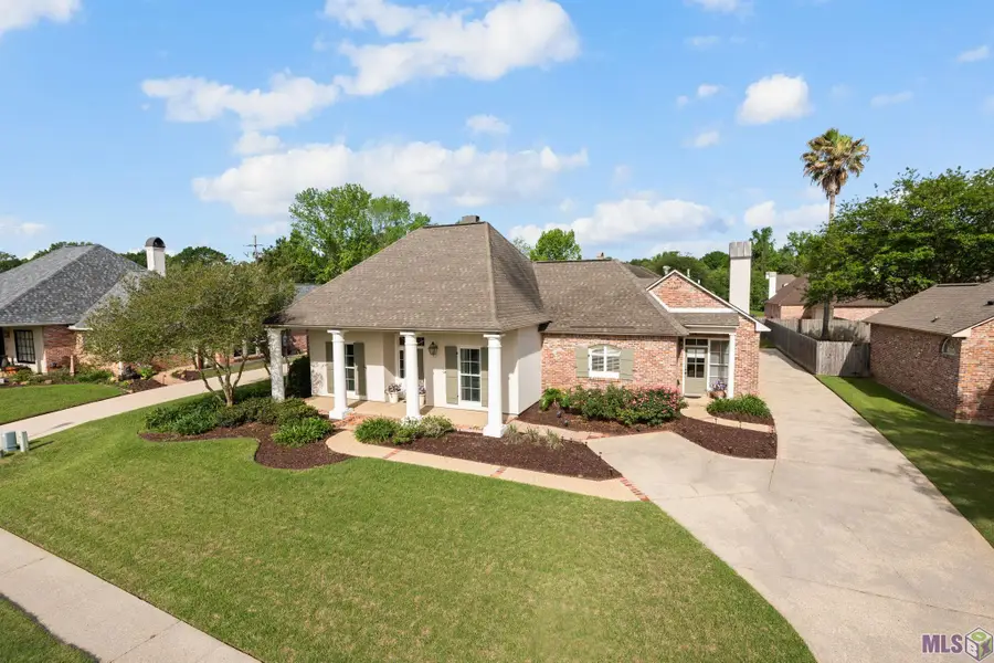 17952 Heritage Estates Dr, Baton Rouge, LA 70810 - #2